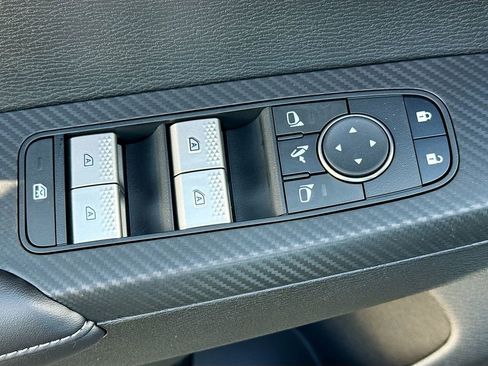 New 2026 Mitsubishi Outlander SE image 17