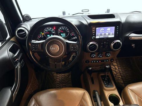 Used 2013 Jeep Wrangler Unlimited Sahara w/ Connectivity Group AWD/4WD image 14