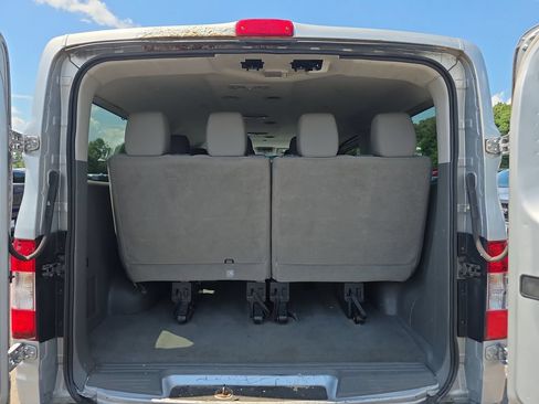 Used 2015 Nissan NV 3500 SV RWD image 15