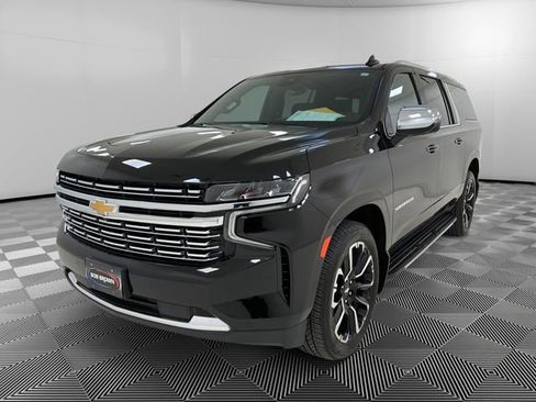 Used 2024 Chevrolet Suburban Premier image 7