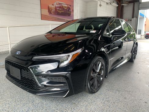 Used 2023 Toyota Corolla SE w/ SE Package AWD/4WD image 4