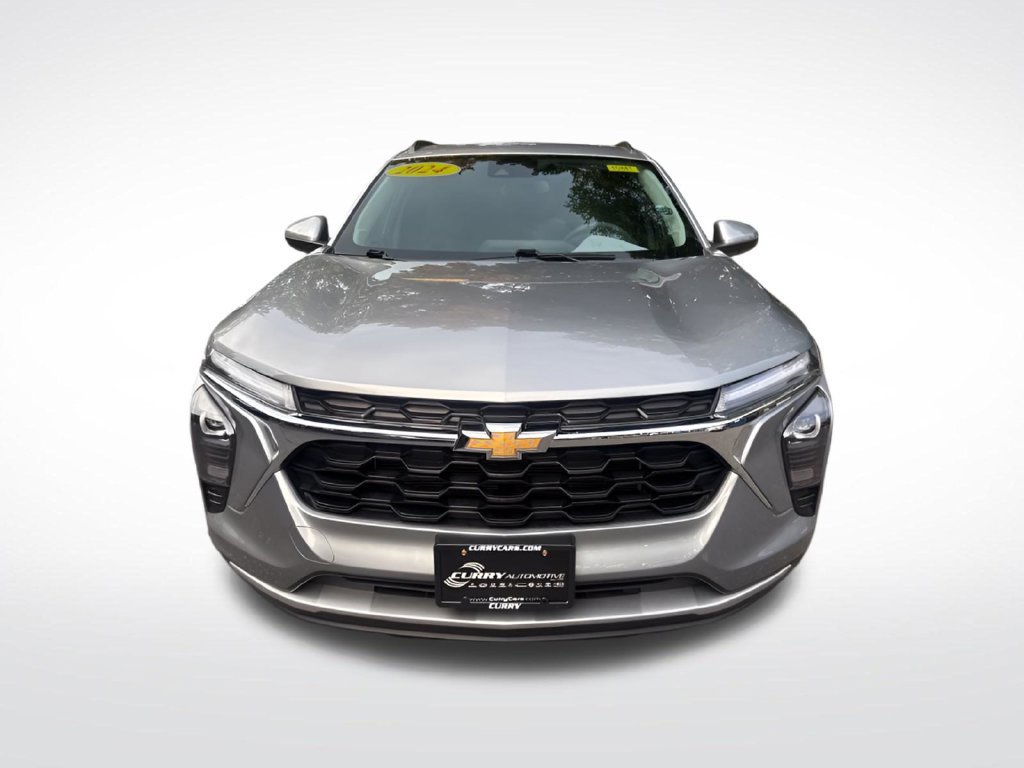 Used 2024 Chevrolet Trax LT FWD image 2