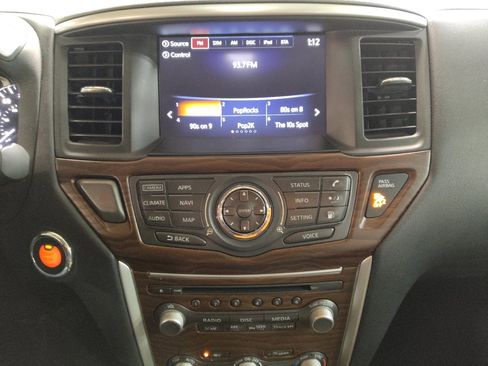 Used 2020 Nissan Pathfinder Platinum image 25