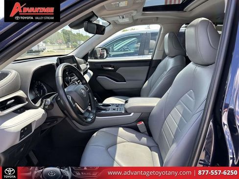 Used 2023 Toyota Highlander XLE AWD/4WD image 20