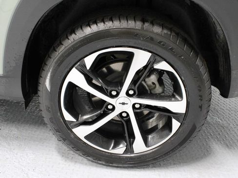 Used 2024 Chevrolet Trax RS w/ Driver Confidence Package FWD image 19
