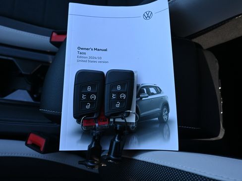 Used 2025 Volkswagen Taos SE image 34