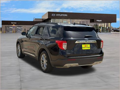 Used 2021 Ford Explorer XLT w/ Equipment Group 202A RWD image 3