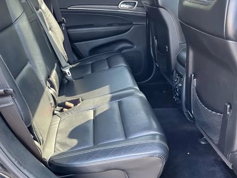 Used 2017 Jeep Grand Cherokee Limited AWD/4WD image 12