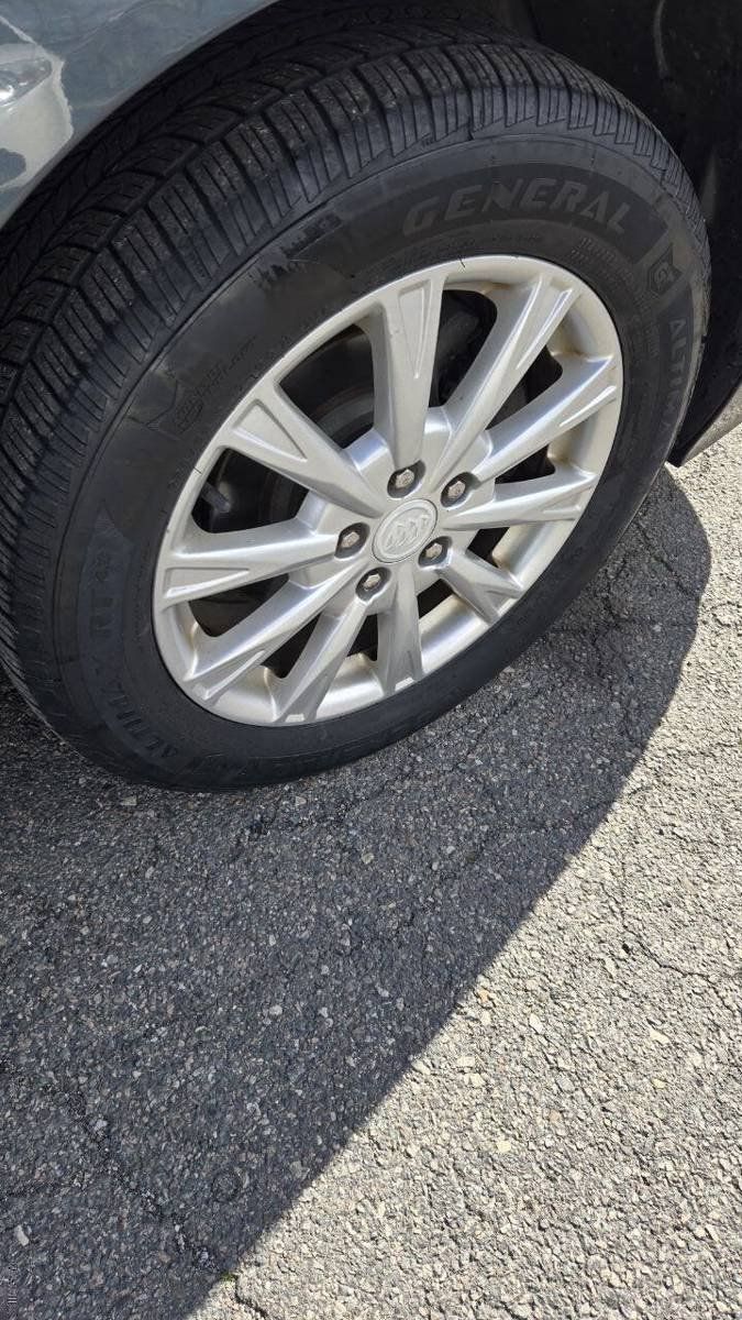 Used 2010 Buick Lucerne CXL FWD image 15
