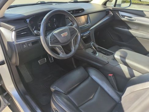 Used 2017 Cadillac XT5 Luxury w/ LPO, Wheel Lock Package FWD image 8
