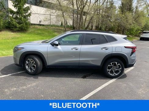 Used 2024 Chevrolet Trax LT FWD image 9