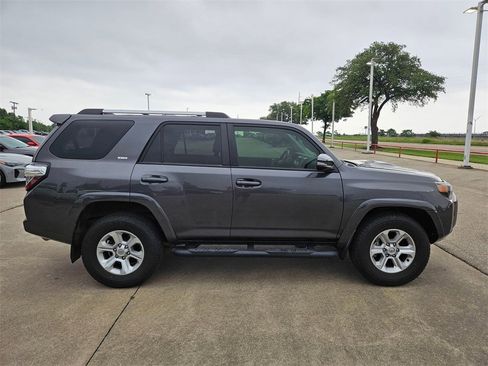 Used 2022 Toyota 4Runner SR5 Premium image 9