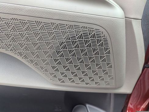 Certified 2025 Kia Carnival LXS image 17