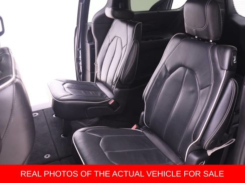 Used 2025 Chrysler Pacifica Limited FWD image 10