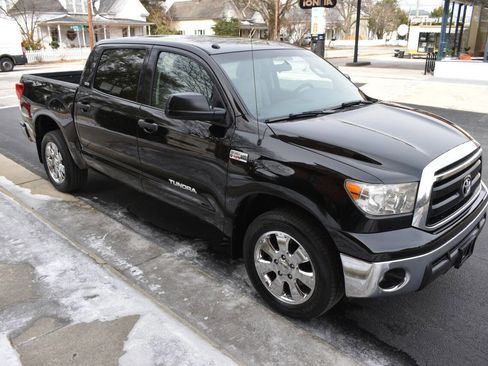 Used 2010 Toyota Tundra Grade 4x2 4dr CrewMax Cab Pick image 43
