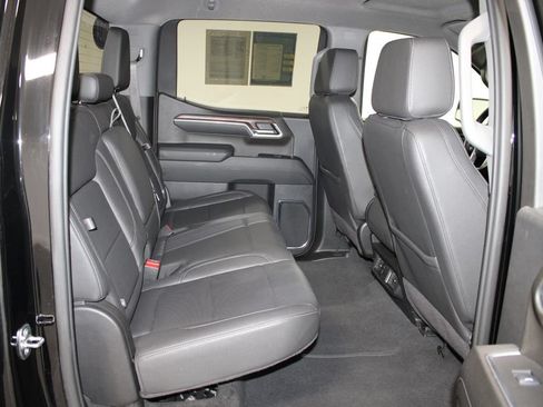 Used 2024 GMC Sierra 1500 SLT AWD/4WD image 34