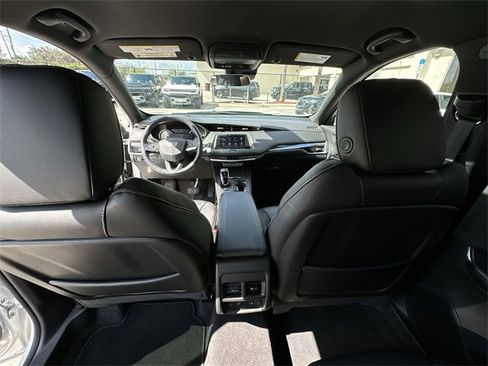 Certified 2023 Cadillac XT4 Luxury w/ Cold Weather Package image 28