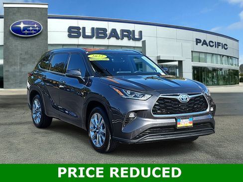 Used 2022 Toyota Highlander Limited image 1