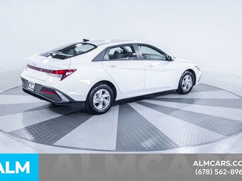 Used 2025 Hyundai Elantra SE image 10