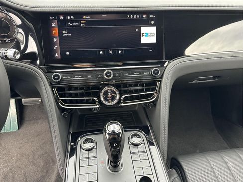 New 2026 Bentley Flying Spur V8 AWD/4WD image 4