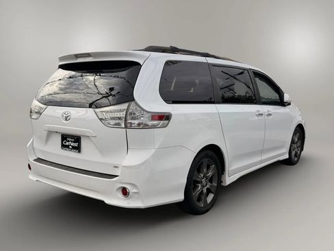 Used 2015 Toyota Sienna SE w/ SE Preferred Package FWD image 14