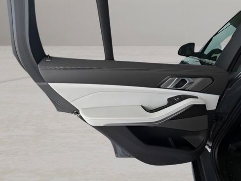 Used 2024 BMW X5 xDrive50e w/ Premium Package image 33