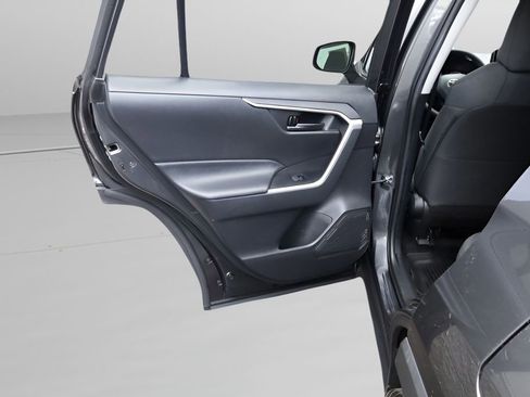Used 2021 Toyota RAV4 LE image 16