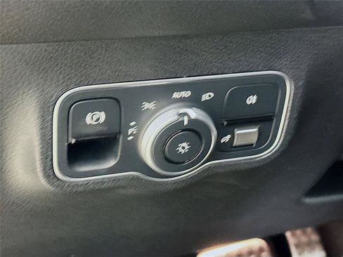 Used 2026 Mercedes-Benz GLB 250 4MATIC image 18