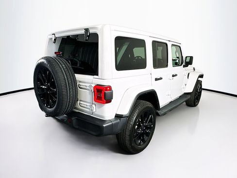 Used 2025 Jeep Wrangler Sahara image 9