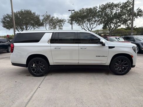 Used 2023 GMC Yukon XL Denali image 7