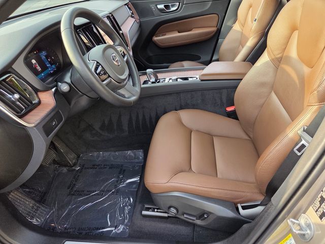 Certified 2024 Volvo XC60 B5 Plus AWD/4WD image 12