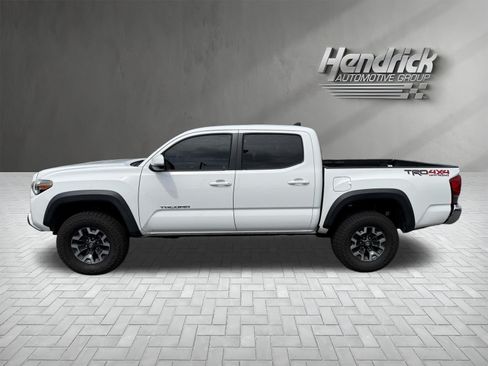 Used 2017 Toyota Tacoma TRD Off-Road w/ Tow Package (A/T) AWD/4WD image 7