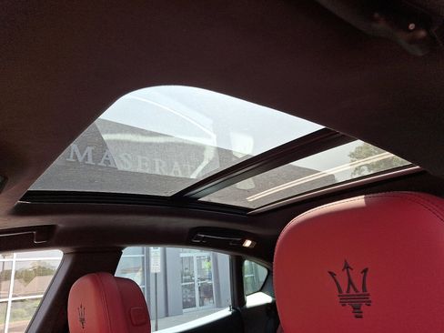 Used 2022 Maserati Levante Modena image 13