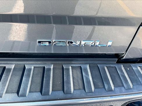 Used 2018 GMC Sierra 1500 Denali w/ Denali Ultimate Package AWD/4WD image 10