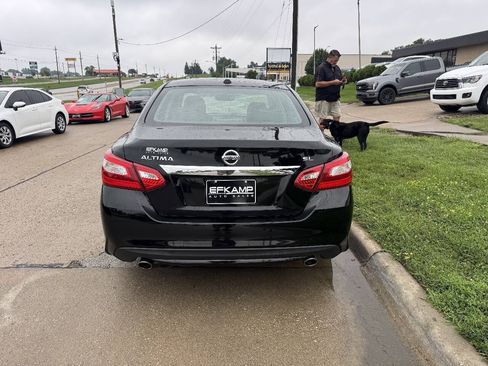 Used 2016 Nissan Altima 2.5 SL w/ Moonroof Package FWD image 4