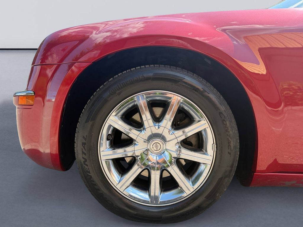 Used 2008 Chrysler 300 C w/ Navigation & Sound Group II RWD image 9
