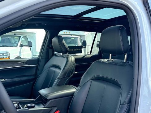 Used 2025 Jeep Grand Cherokee L Limited image 22