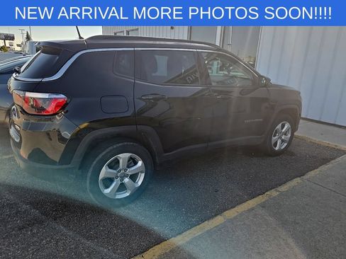 Used 2018 Jeep Compass Latitude w/ Cold Weather Group AWD/4WD image 5