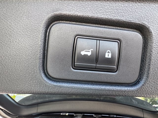 Used 2025 Nissan Pathfinder SL AWD/4WD image 19
