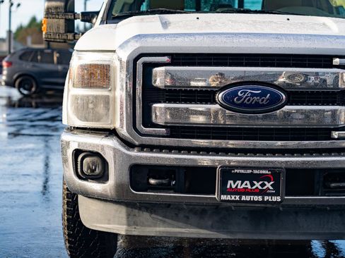 Used 2014 Ford F250 Lariat w/ Lariat Interior Package image 6