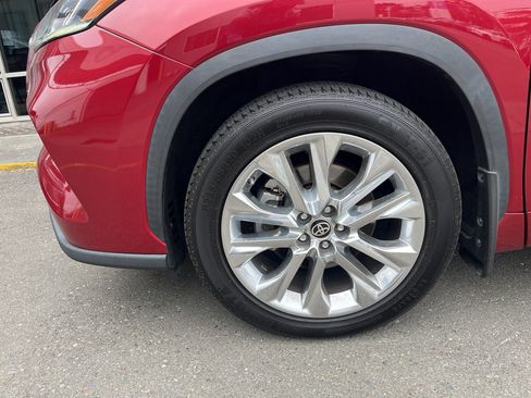 Used 2021 Toyota Highlander Limited AWD/4WD image 19