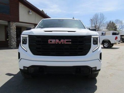 Used 2024 GMC Sierra 1500 Elevation AWD/4WD image 3