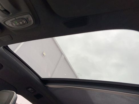 Used 2019 Volvo XC40 T5 R-Design image 16