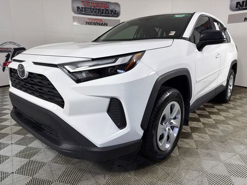 Used 2023 Toyota RAV4 LE AWD/4WD image 7