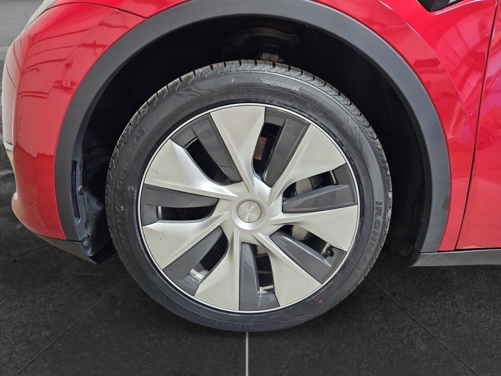 Used 2023 Tesla Model Y Long Range AWD/4WD image 32