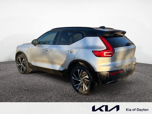Used 2019 Volvo XC40 T5 R-Design image 3