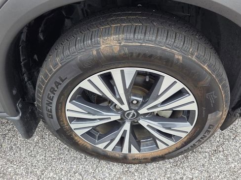 Used 2022 Nissan Rogue SV image 16