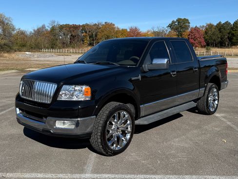 Used 2006 Lincoln Mark LT 4x4 image 2