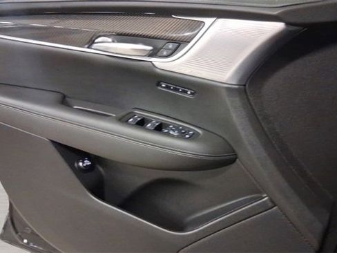 Used 2024 Cadillac XT6 Sport w/ Technology Package image 33