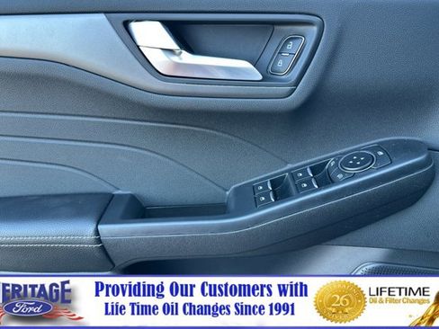 New 2025 Ford Escape SE image 8